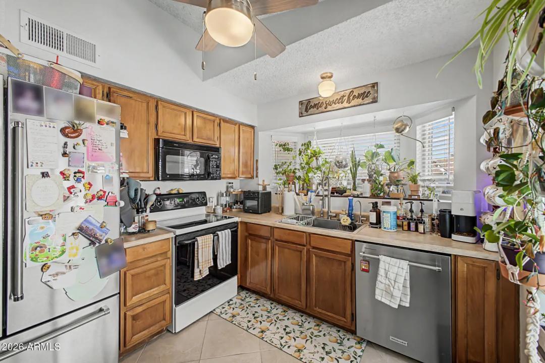 Real Estate Picture 16