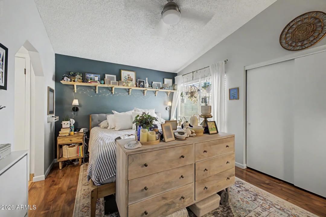 Real Estate Picture 18