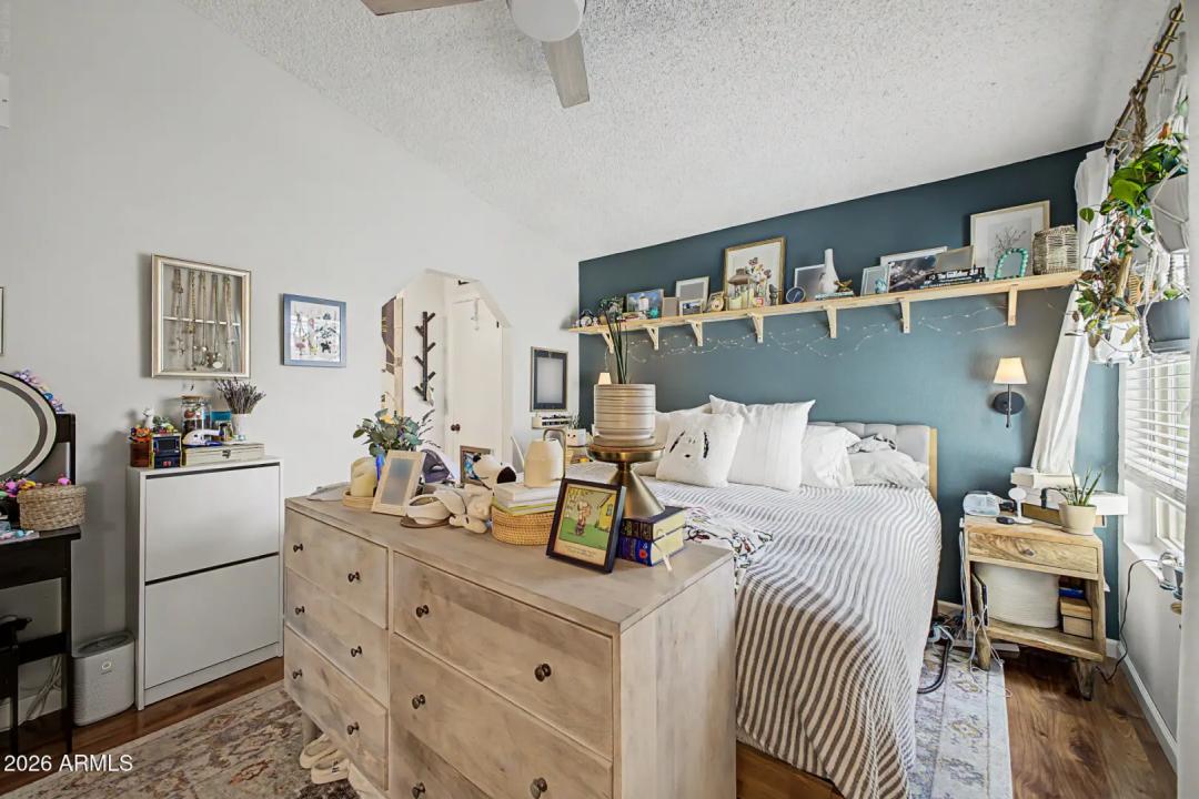 Real Estate Picture 19