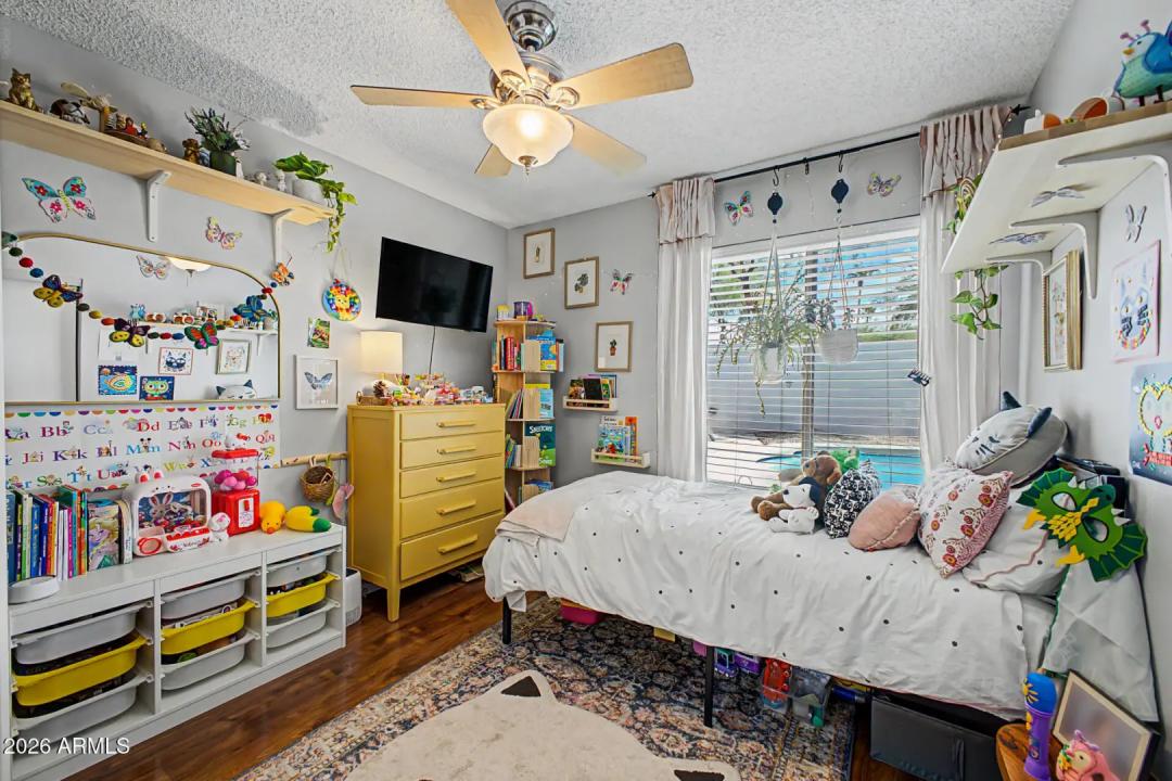 Real Estate Picture 25