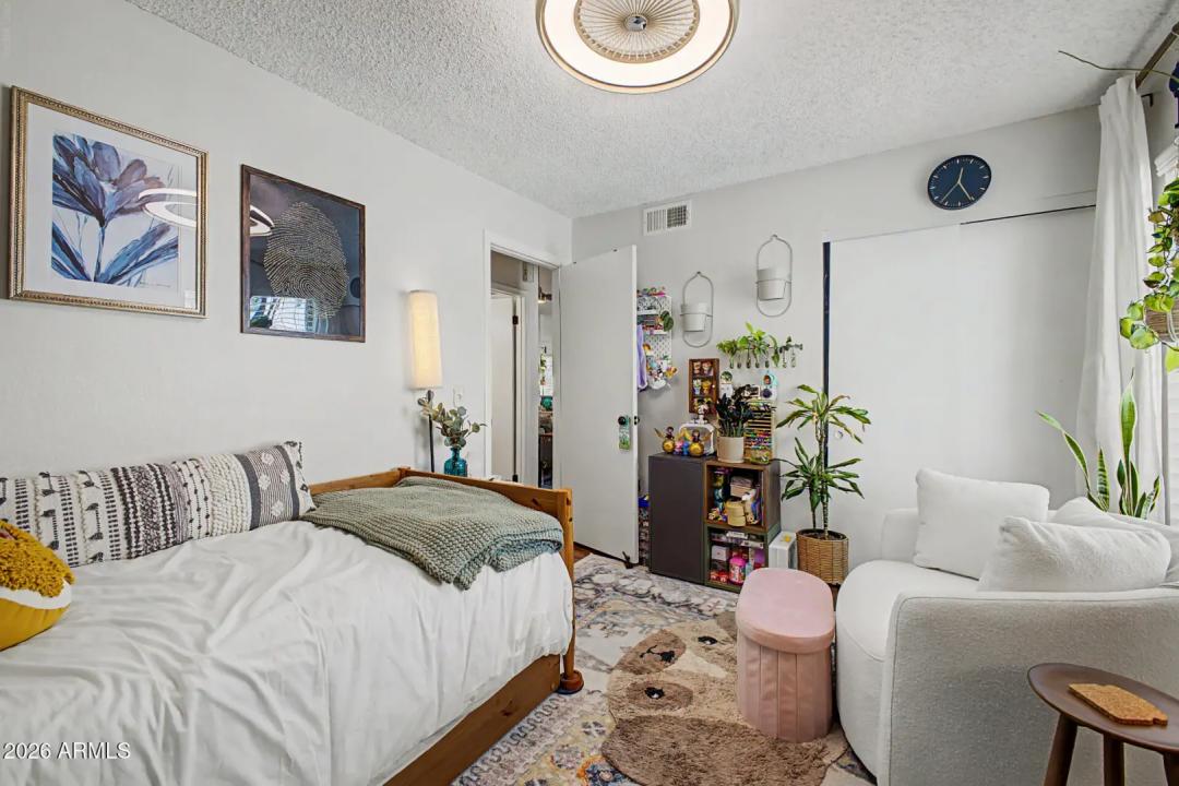 Real Estate Picture 28