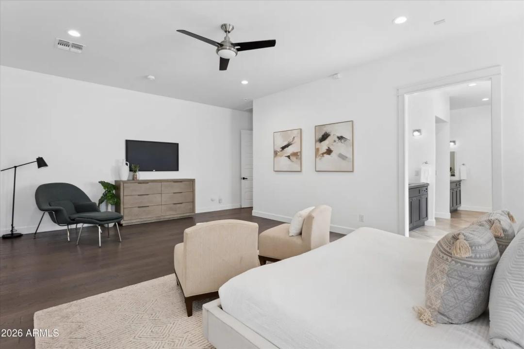 Real Estate Picture 12