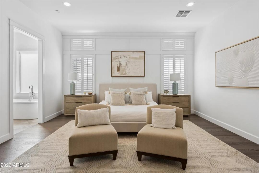 Real Estate Picture 11