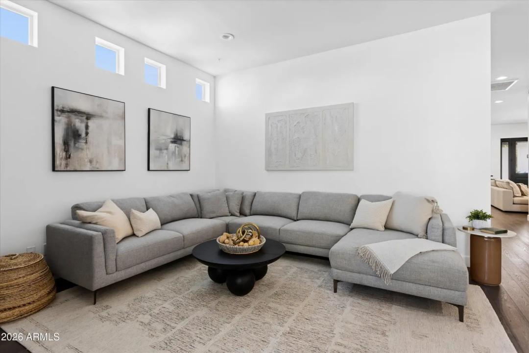 Real Estate Picture 8