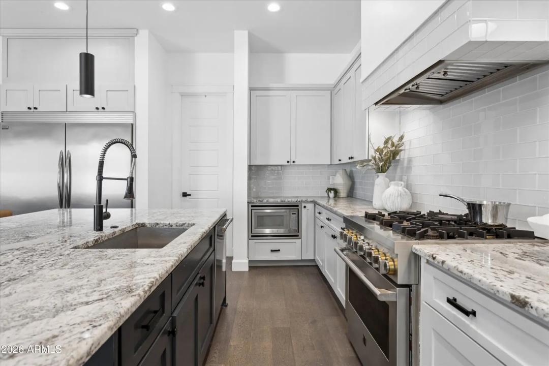 Real Estate Picture 3