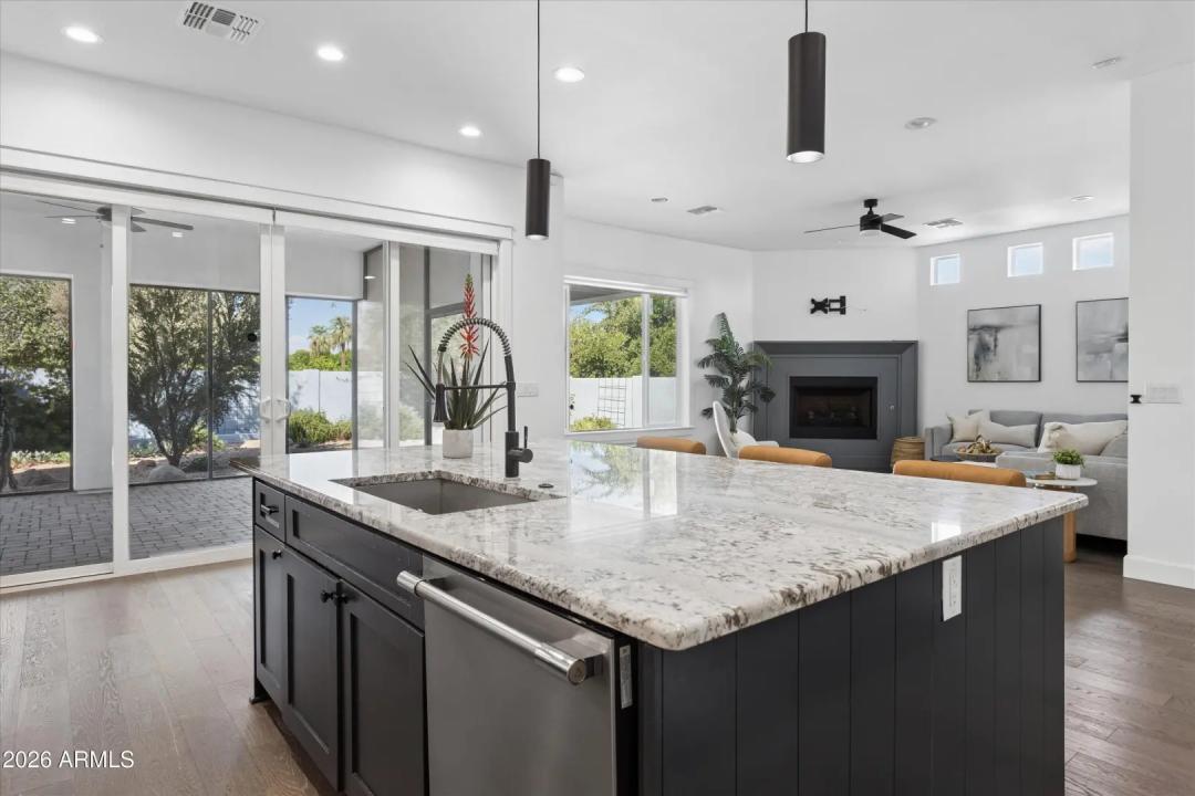 Real Estate Picture 4