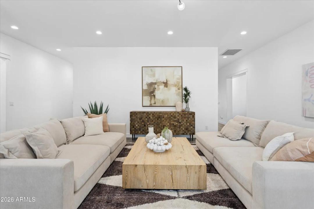 Real Estate Picture 18