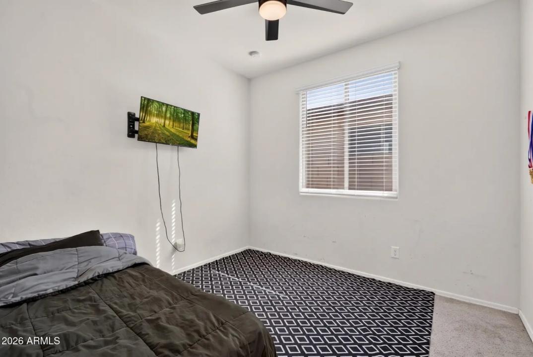 Real Estate Picture 30
