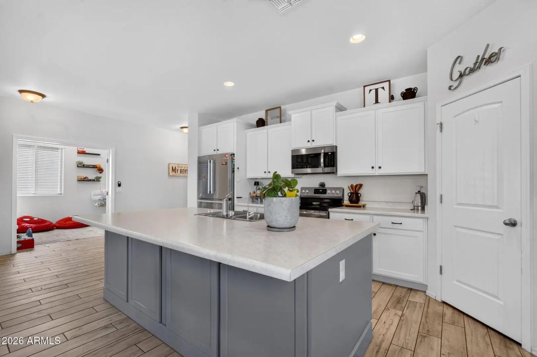 Real Estate Picture 14