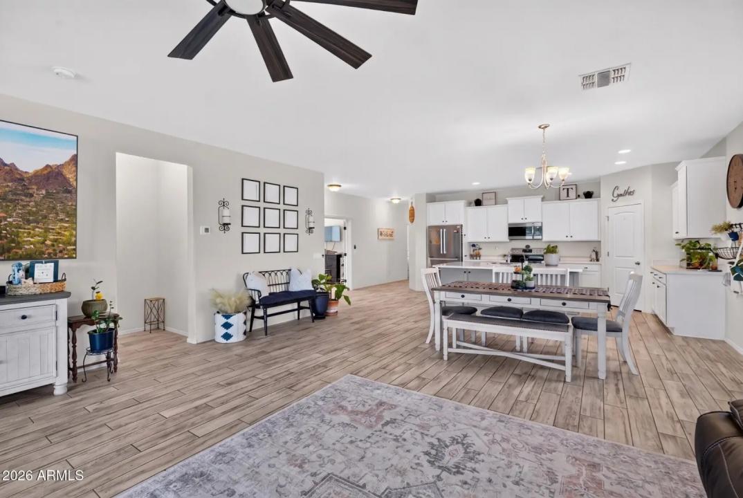Real Estate Picture 16