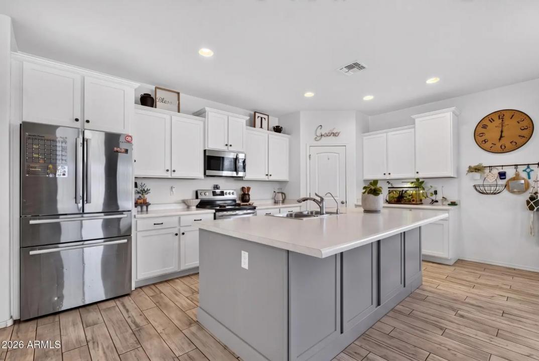 Real Estate Picture 5