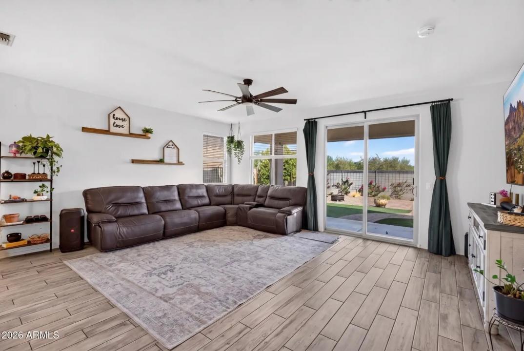 Real Estate Picture 17