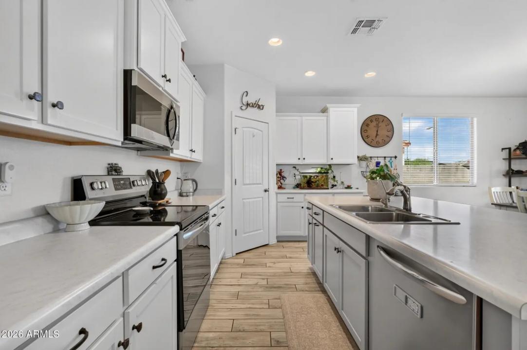 Real Estate Picture 6