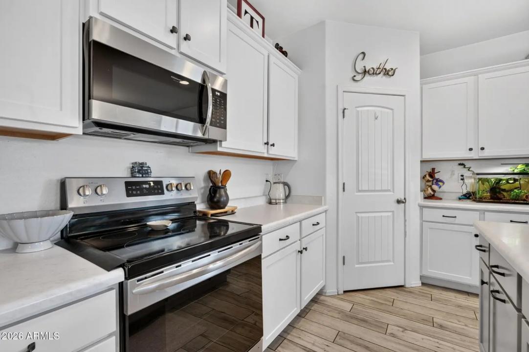 Real Estate Picture 7