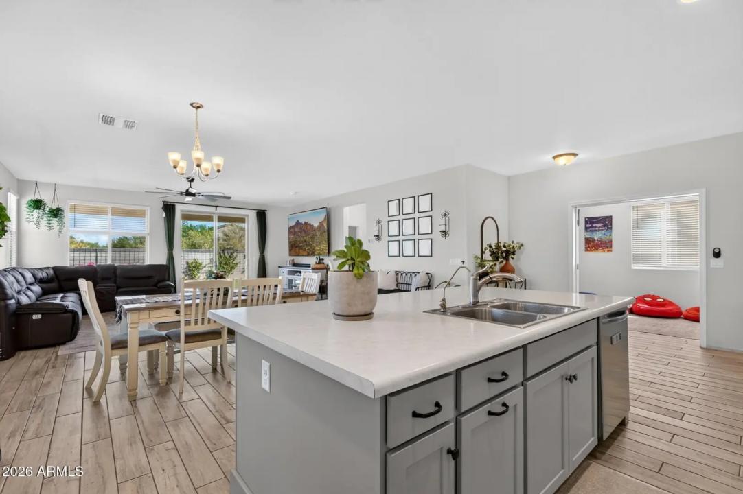 Real Estate Picture 9