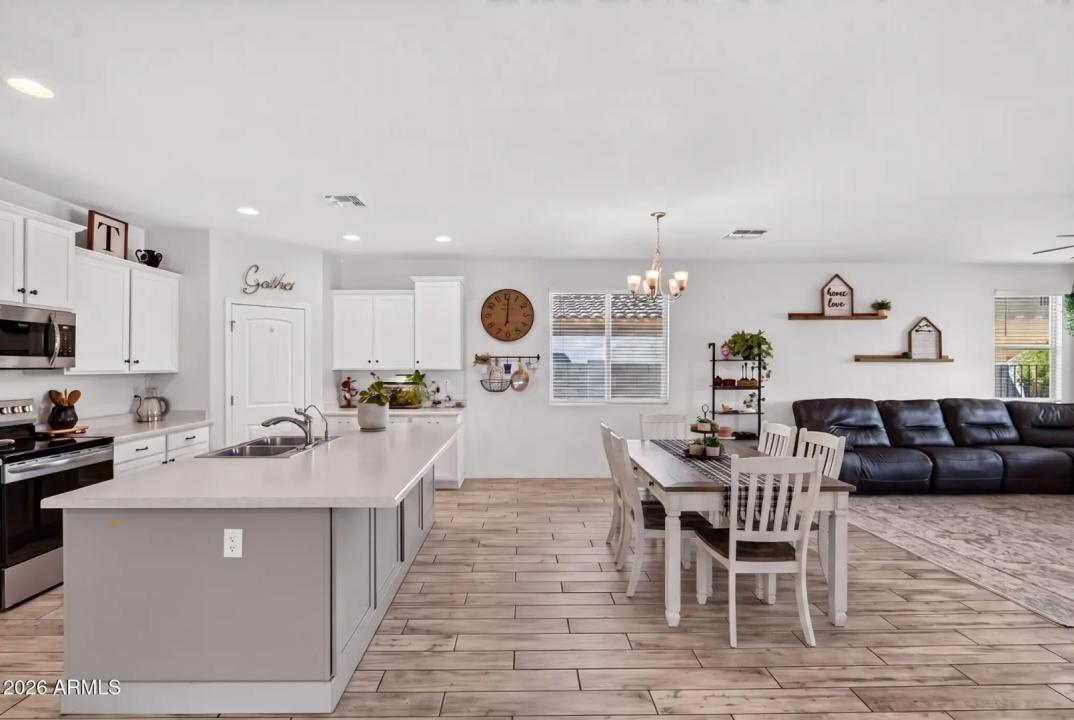 Real Estate Picture 11