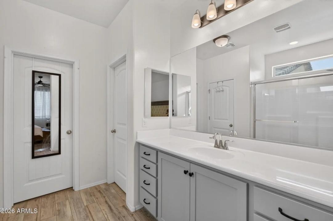 Real Estate Picture 23