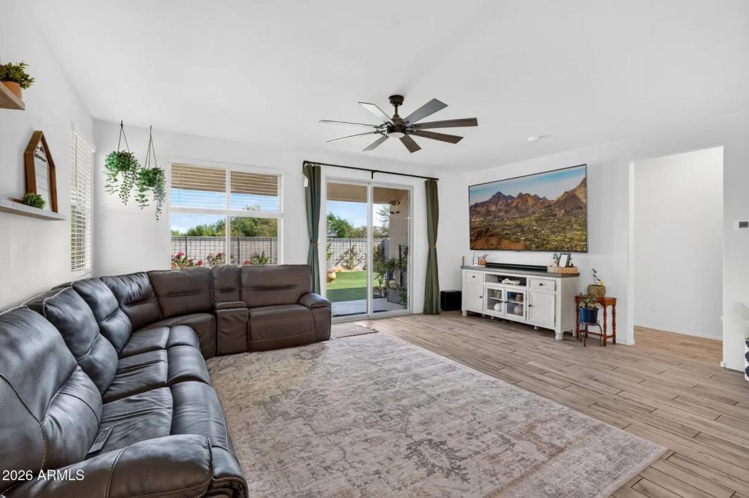 Real Estate Picture 18