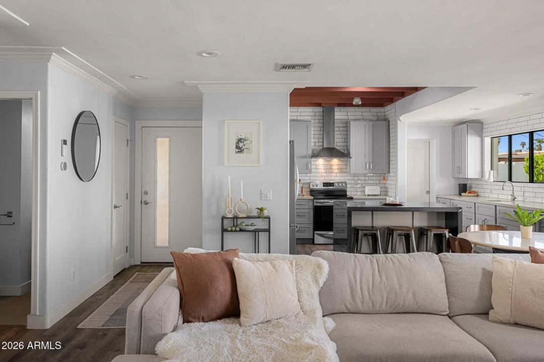 Real Estate Picture 5