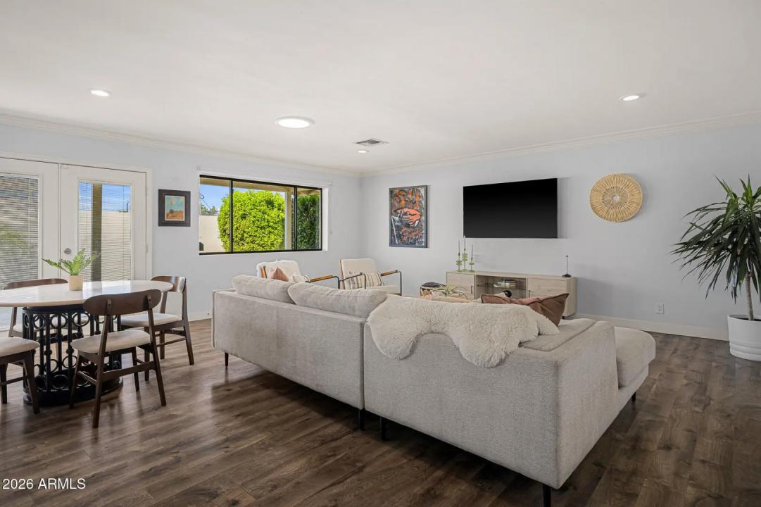 Real Estate Picture 6