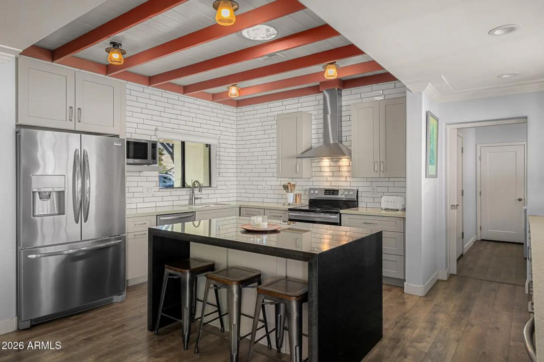 Real Estate Picture 7