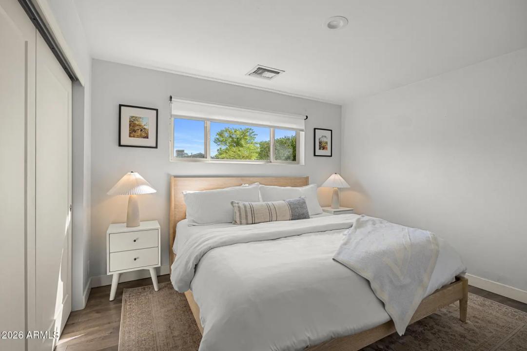 Real Estate Picture 9