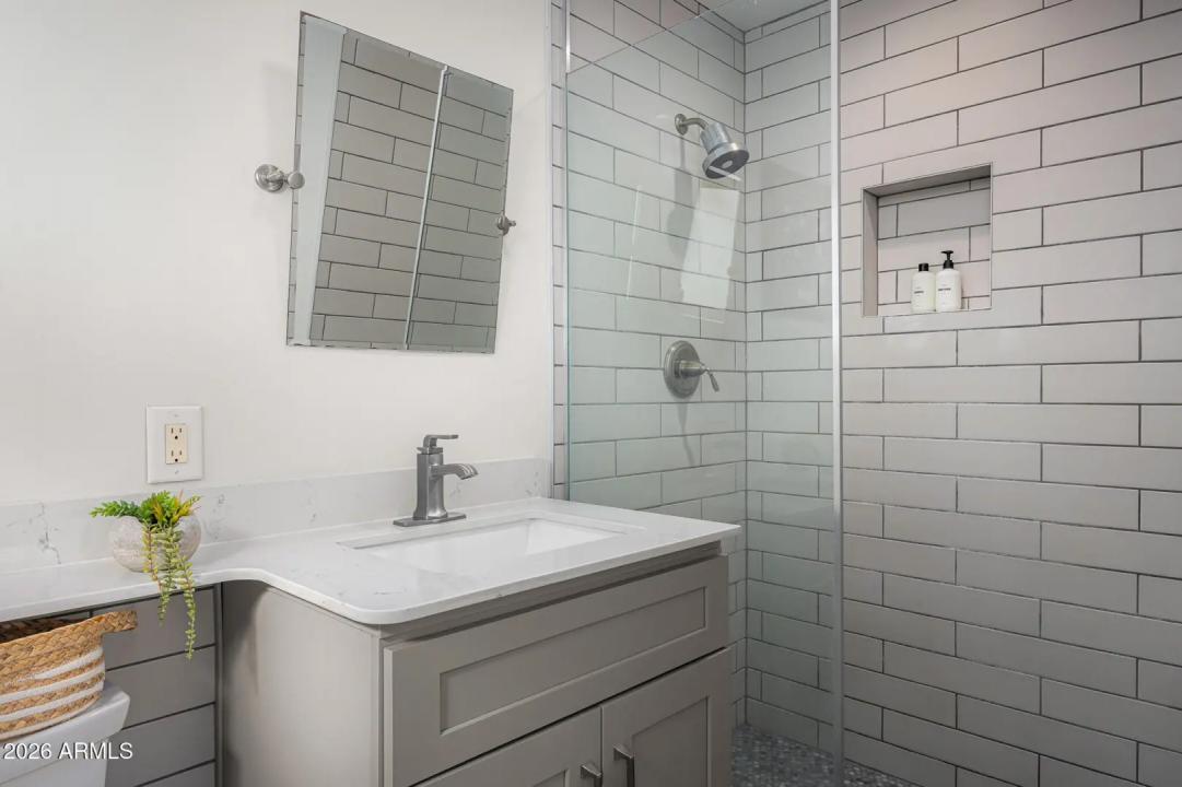Real Estate Picture 11