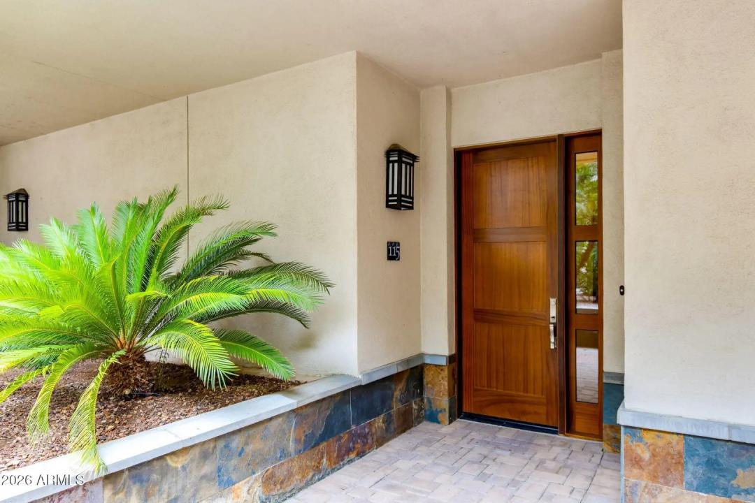 Real Estate Picture 4