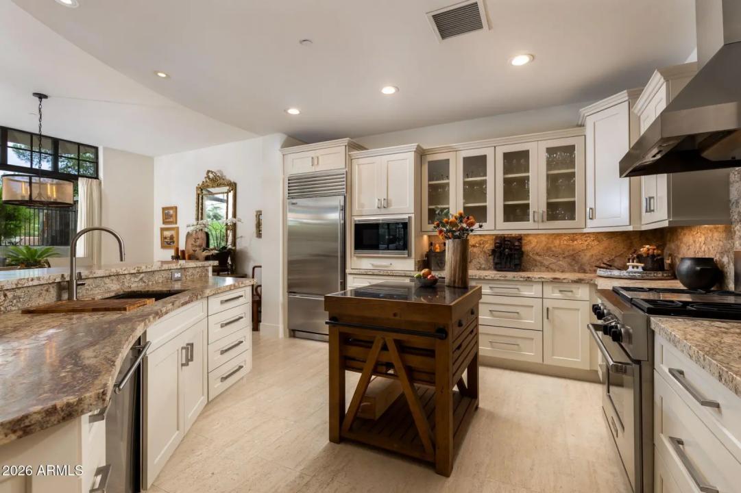 Real Estate Picture 12
