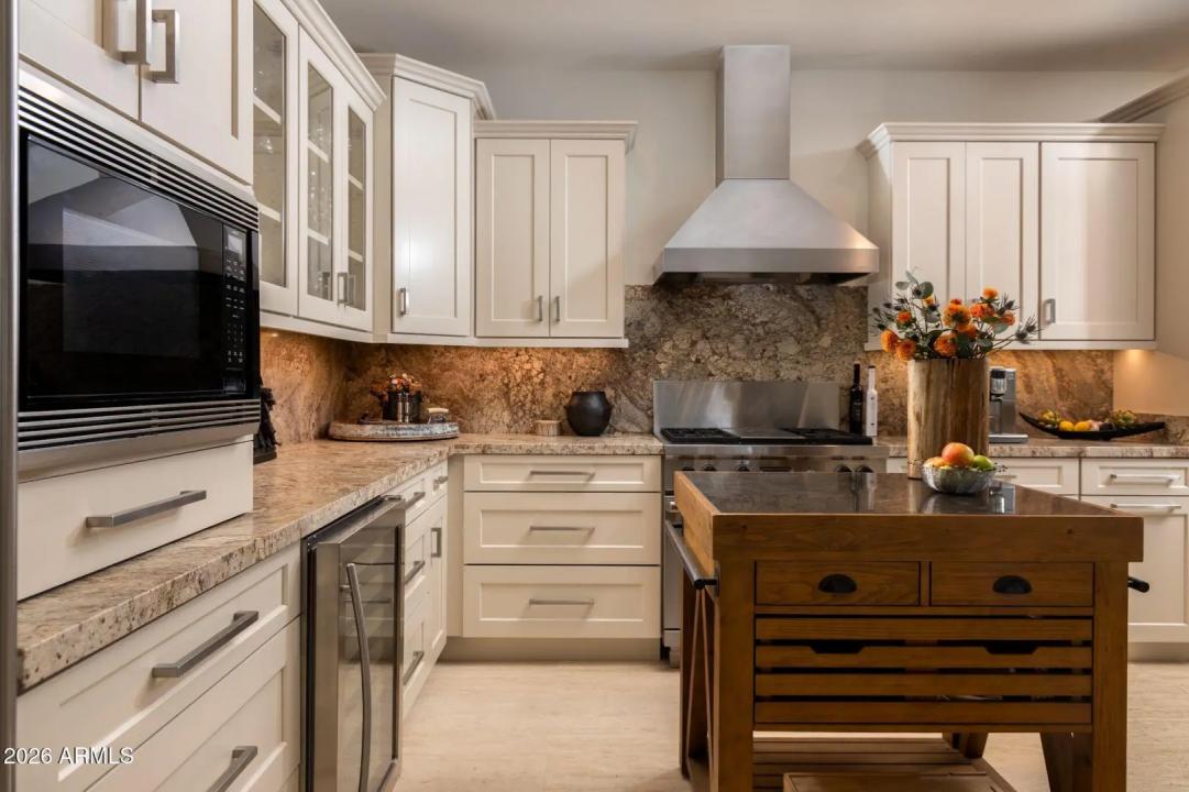 Real Estate Picture 13