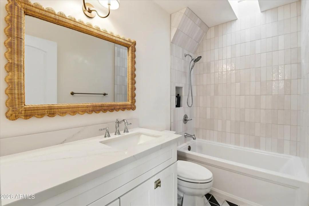Real Estate Picture 16