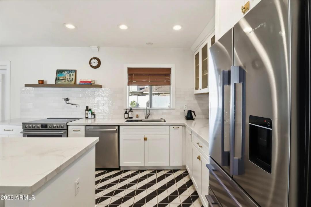 Real Estate Picture 9