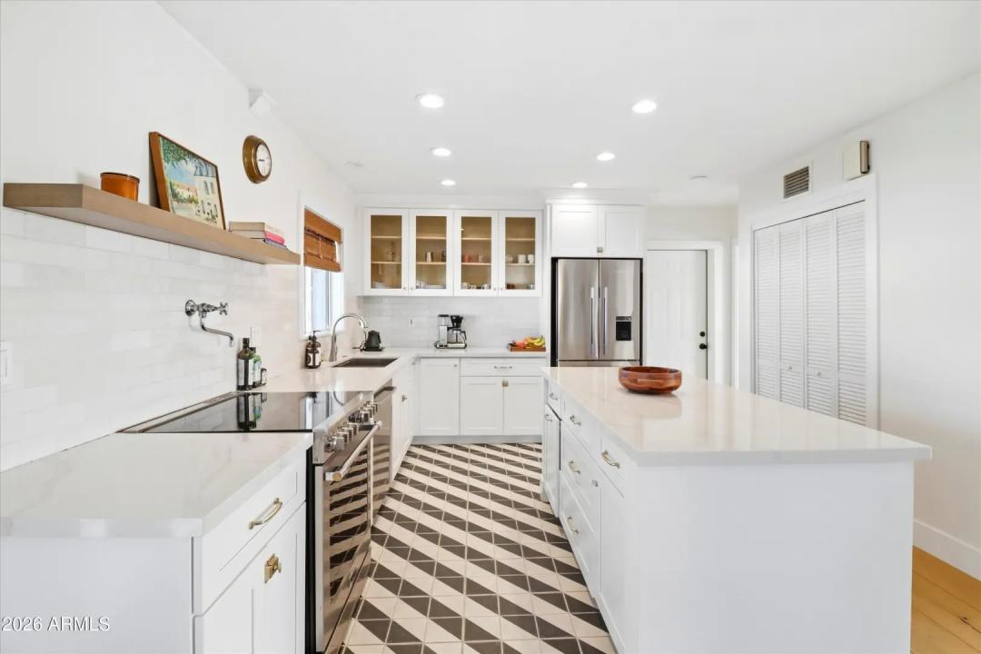 Real Estate Picture 4