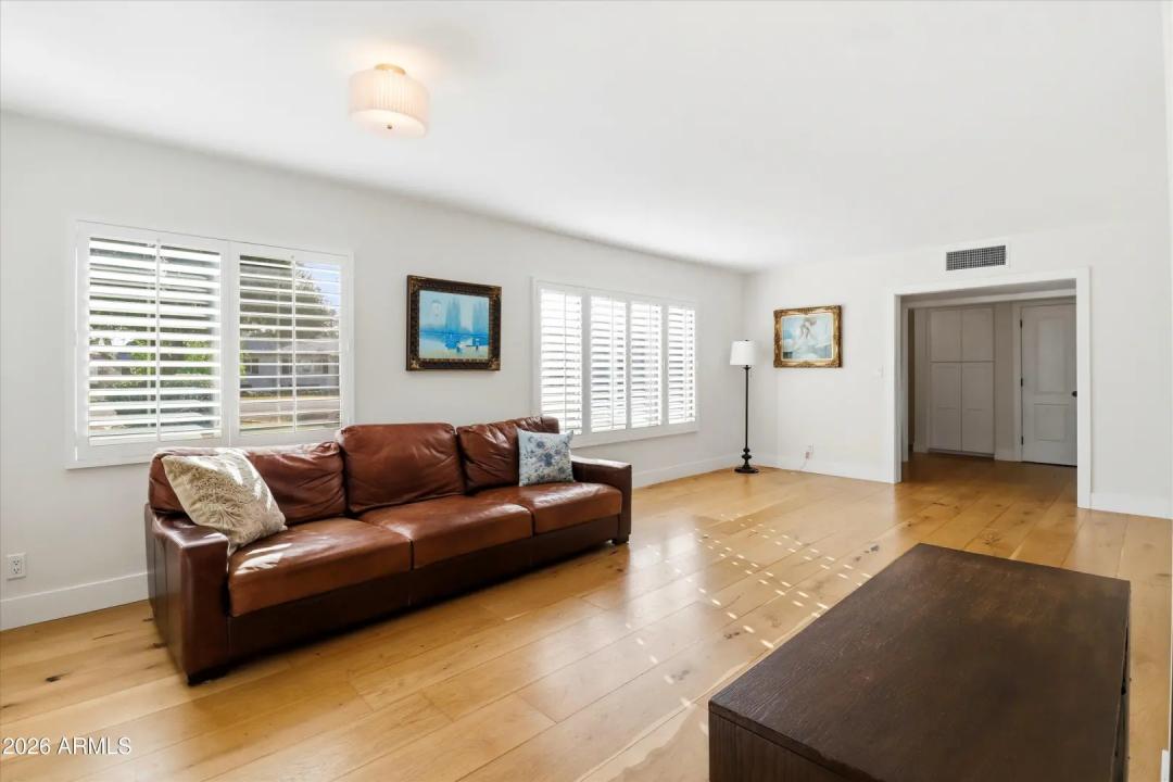 Real Estate Picture 14