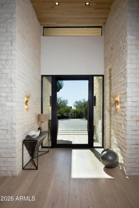 Real Estate Picture 3