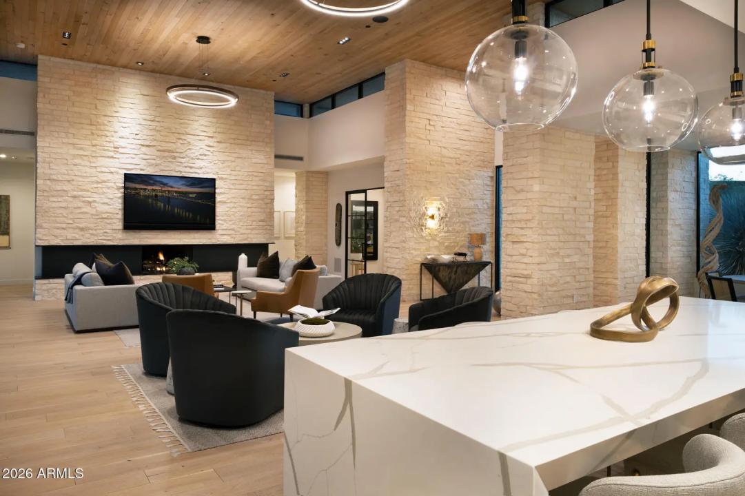 Real Estate Picture 4