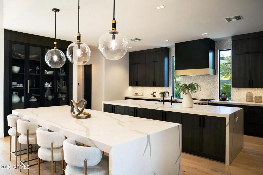 Real Estate Picture 9