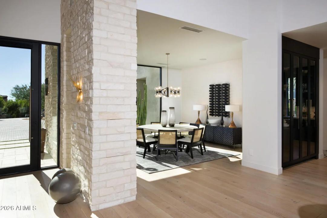 Real Estate Picture 12