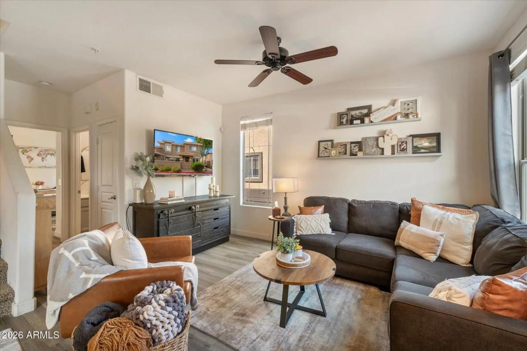 Real Estate Picture 4