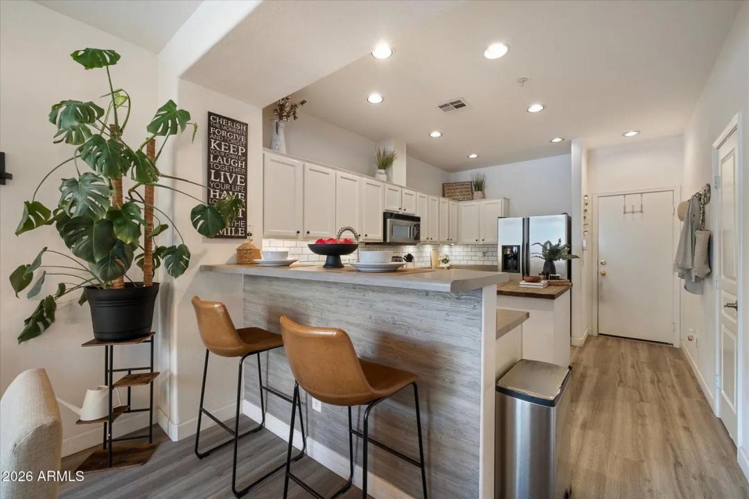 Real Estate Picture 9