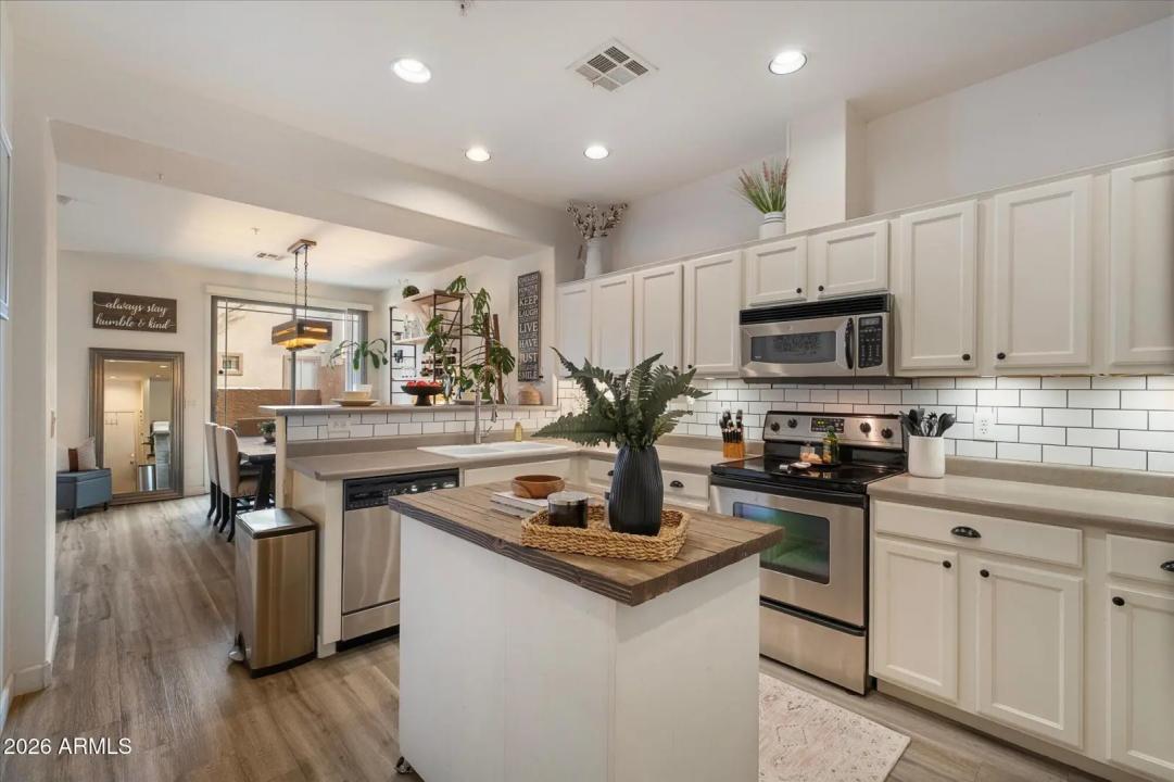 Real Estate Picture 10