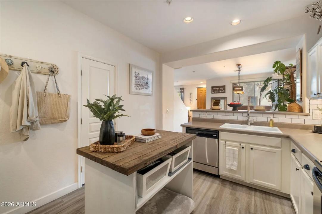 Real Estate Picture 12