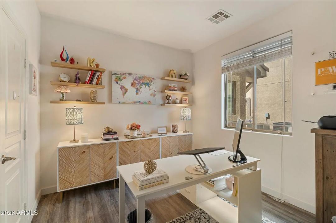 Real Estate Picture 18