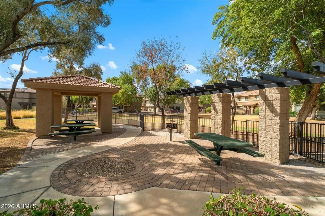 Real Estate Picture 30