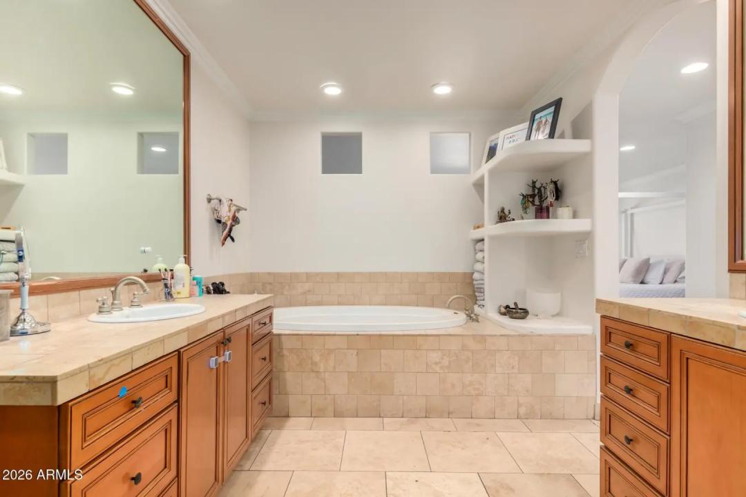 5555 E MONTEROSA Street Phoenix AZ 85018 Picture 17.