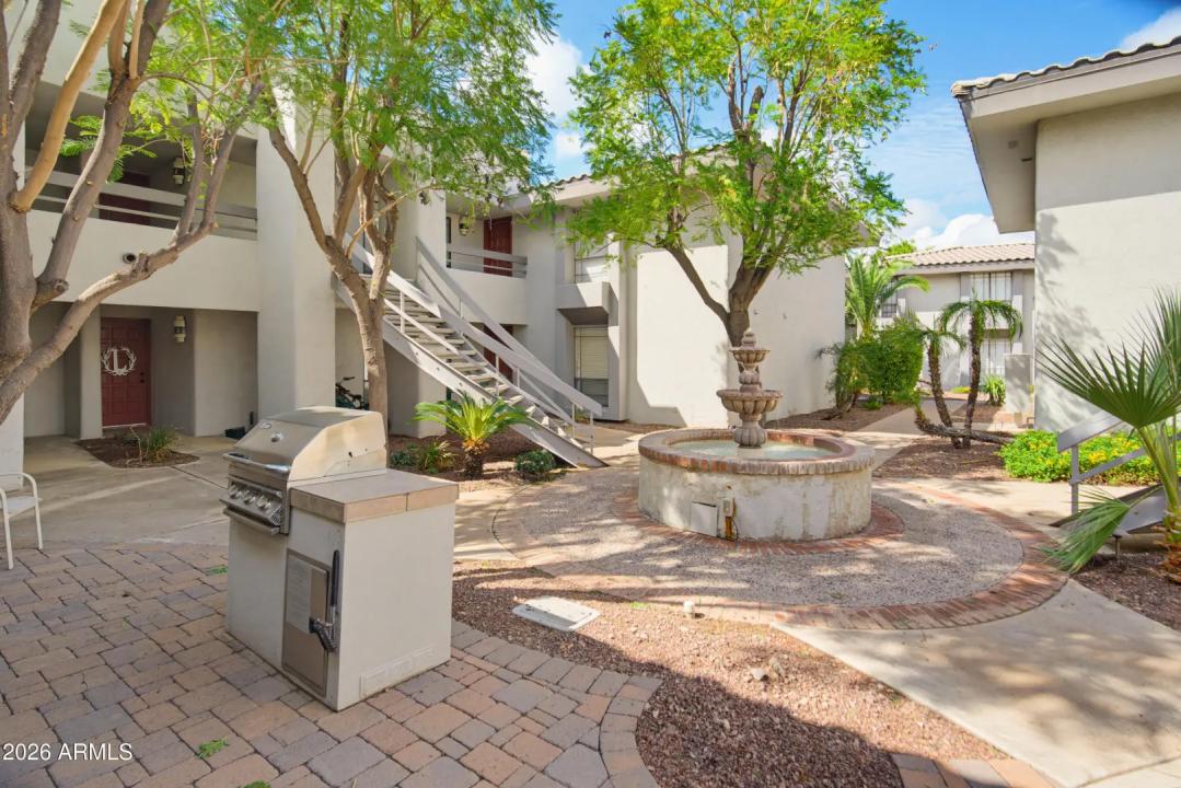 Real Estate Picture 3