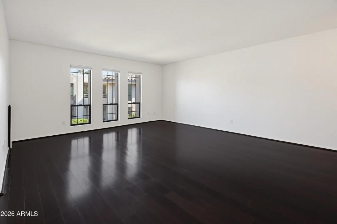 Real Estate Picture 8