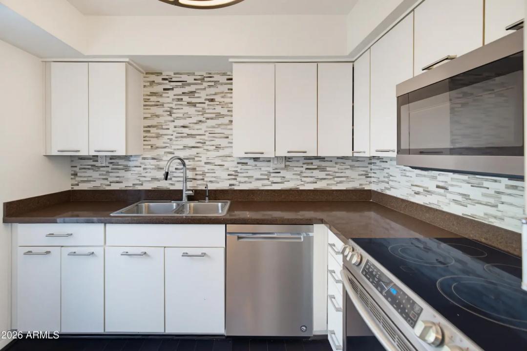 Real Estate Picture 11