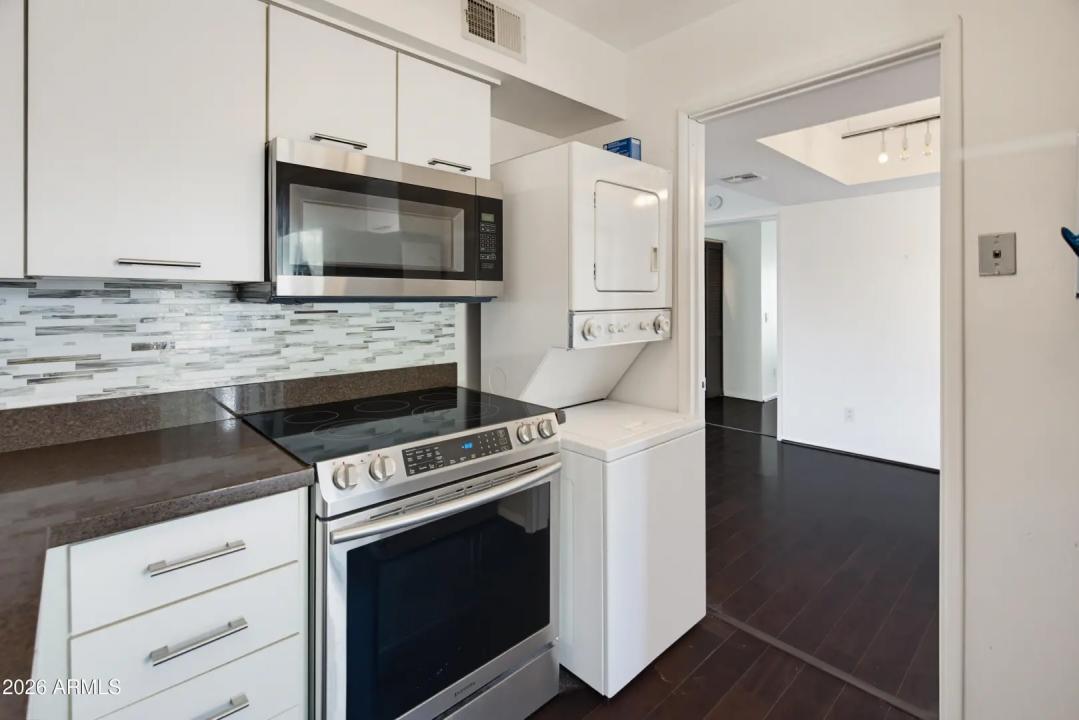 Real Estate Picture 12