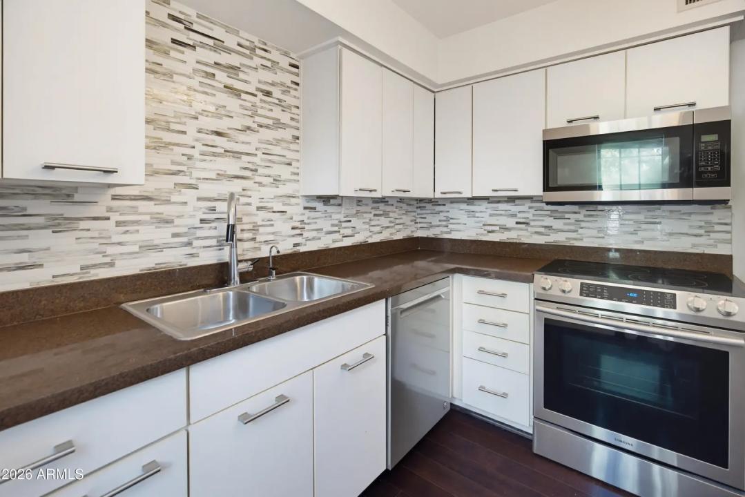Real Estate Picture 13